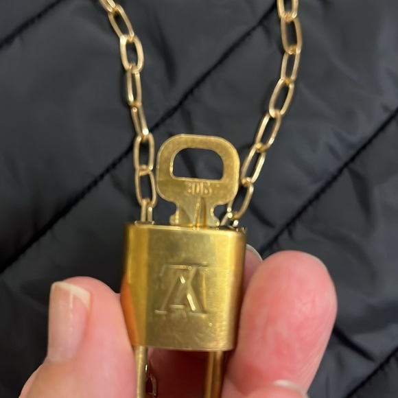 100% Authentic Louis Vuitton Lock & Key Necklace #305 LV NECKLACE - Picture 5 of 11